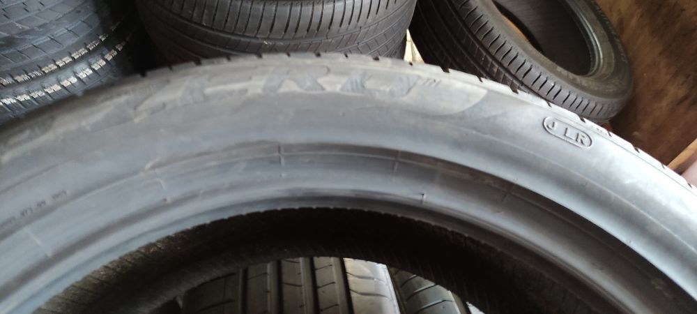 Pneus  235/50/20 semi novos Pirelli
