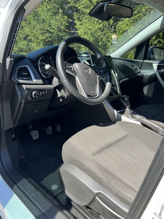 Продам Opel astra J