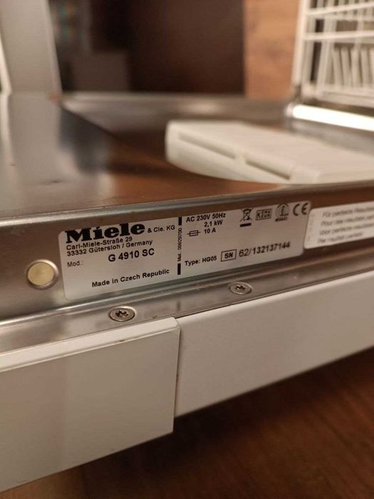 Посудомийна машина 
Miele G 4910 SC 60см окремостояча