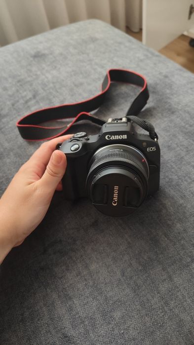 Máquina Fotográfica Canon EOS R100