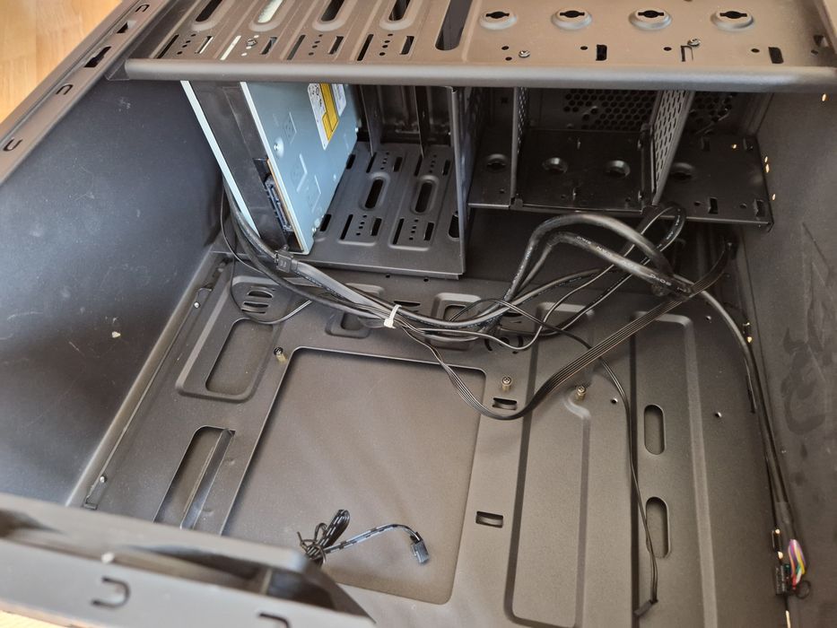 Корпус  Antec ATX mATX для компьютера системного блока