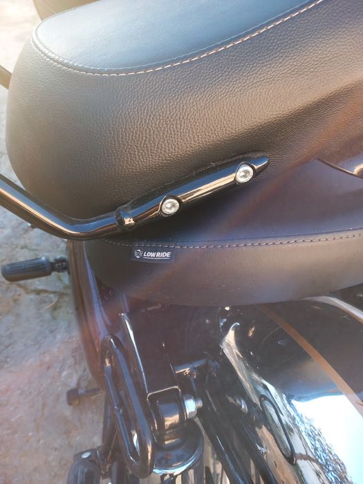 Royal Enfield 2023 – 1.200 km – Excelente  2 bancos de oferta