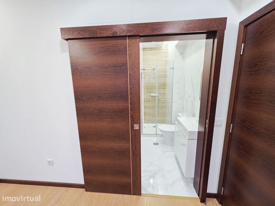 Vende-se T3 semi-novo com 1 ano de uso centro de Oliveira de Azeméis