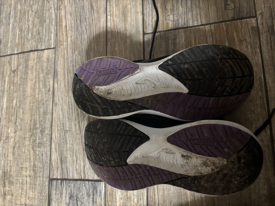 Кросівки спортивні