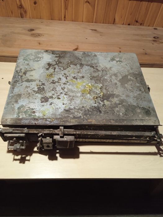 Продам весы напольные,требующие ремонта .