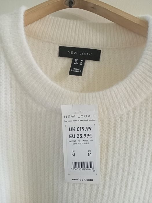 Продам женскую вязанную жилетку.