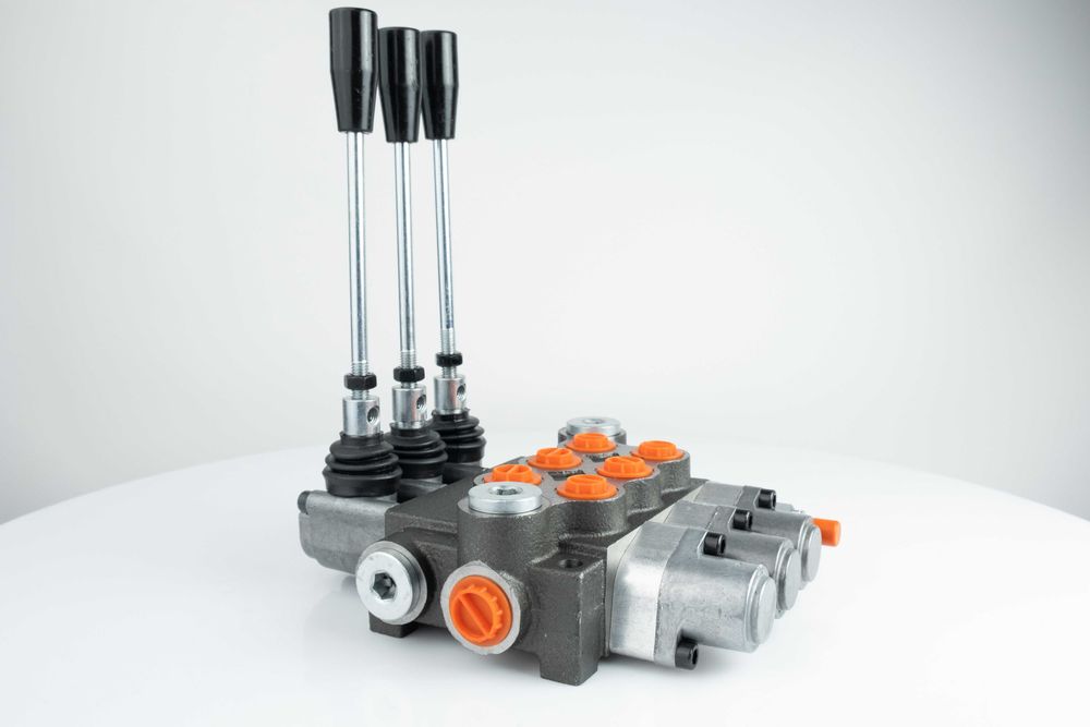 Импортный 3х секционный гидрораспределитель с плавающими на тросах