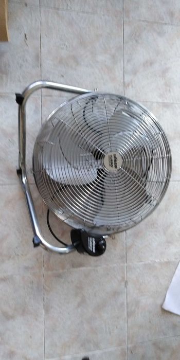 Ventoinha grande de chão ufesa