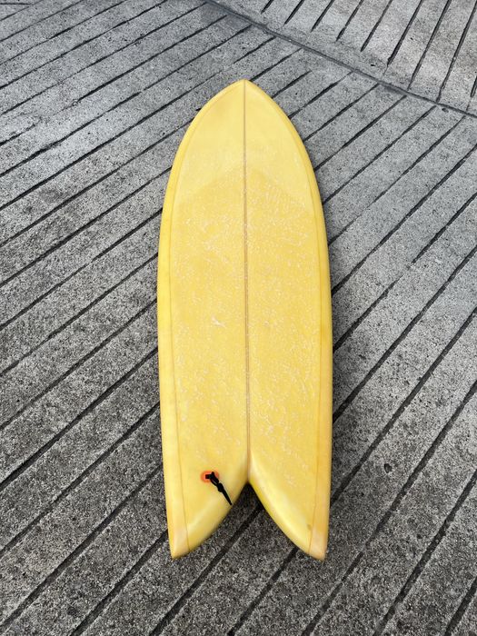 Prancha de surf fish tail twin fin