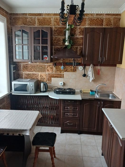 Сдам домик(ЗДАМ будиночок) с местом для автомобиля во дворе