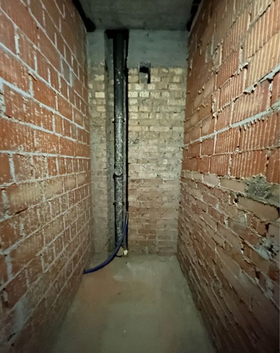 Трьокімнатна мінімальне оформлення центр Бучі , газ, середній поверх