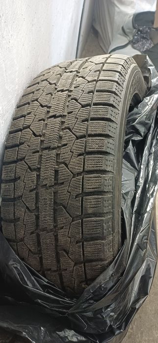 Резина зимня 215/55 r17