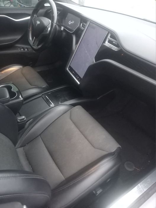 Оренда авто з водієм на весілля, бізнес зустрічі, перевезення