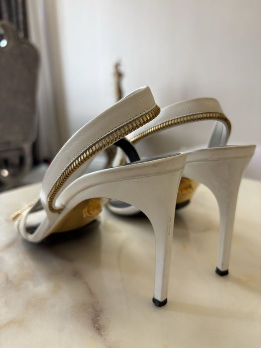 Босоножки Versace белые