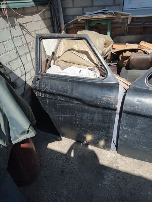 Продам двери Газ-21.