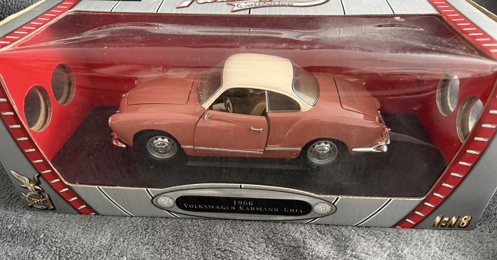 auto kolekcjonerskie Road Signature 1:18 Volkswagen Karmann-Ghia opako