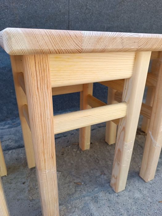 Табурет деревянный