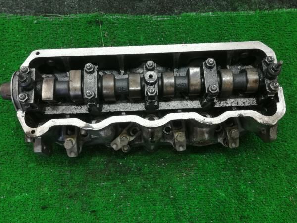 Colaça / cabeça do motor VOLKSWAGEN Passat (3B2)