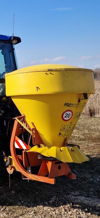 Pronar ps 250 piaskarka rozsiewacz soli piasku