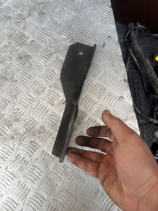 Крепеж переднего моста Паджеро спорт 06 год mitsubishi pajero sport