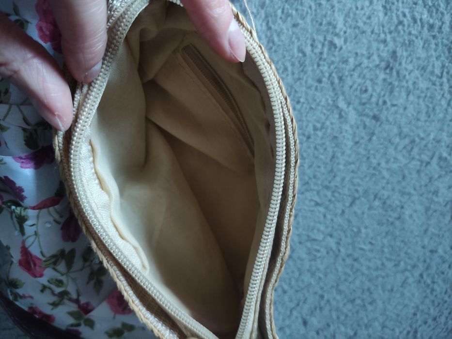 Mała torebka na pasku