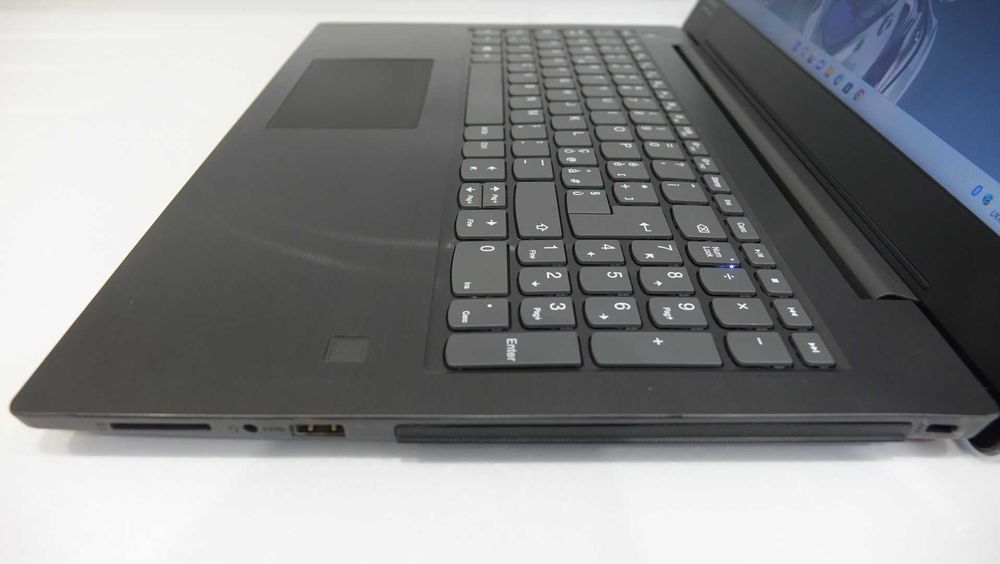 Lenovo V330-15ikb 15.6 FHD i5-8250U 8GB 240GB ОБСЛУЖЕН Intel UHD Win11