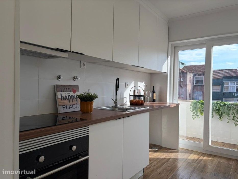 Apartamento T2, Renovado, junto a Vila Chã/Amadora: Oportunidade Ún...