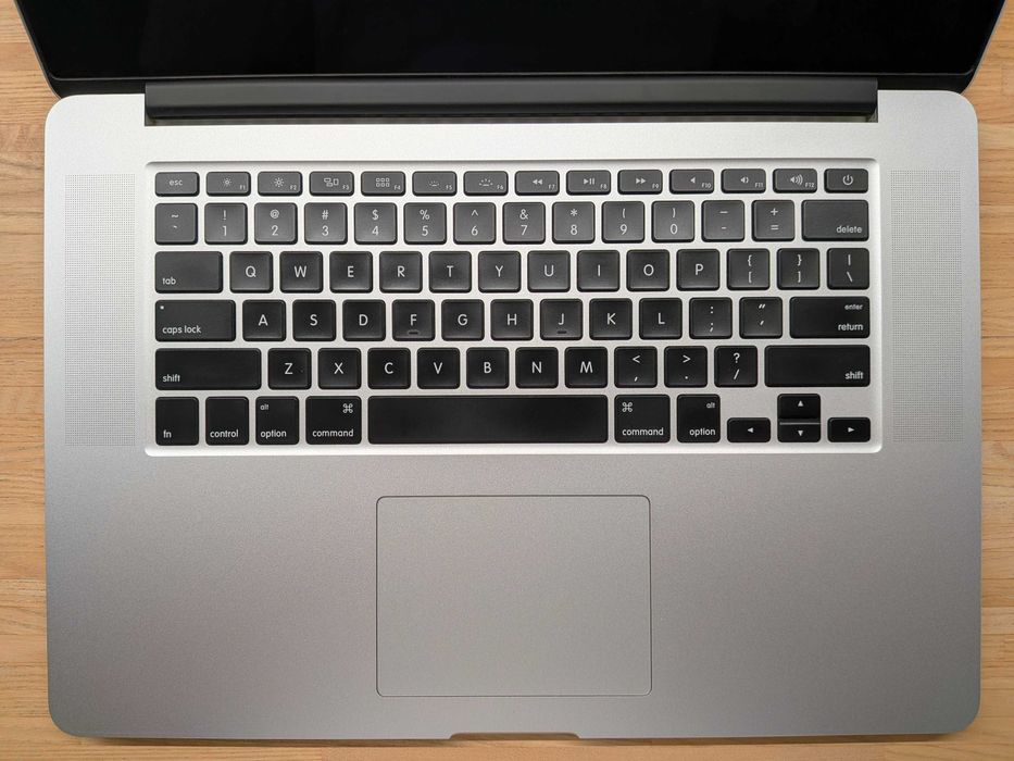 MacBook Pro Retina Mid 2015; i7 2,5 GHz; M370X; 512 GB; Sequoia 15.7.2
