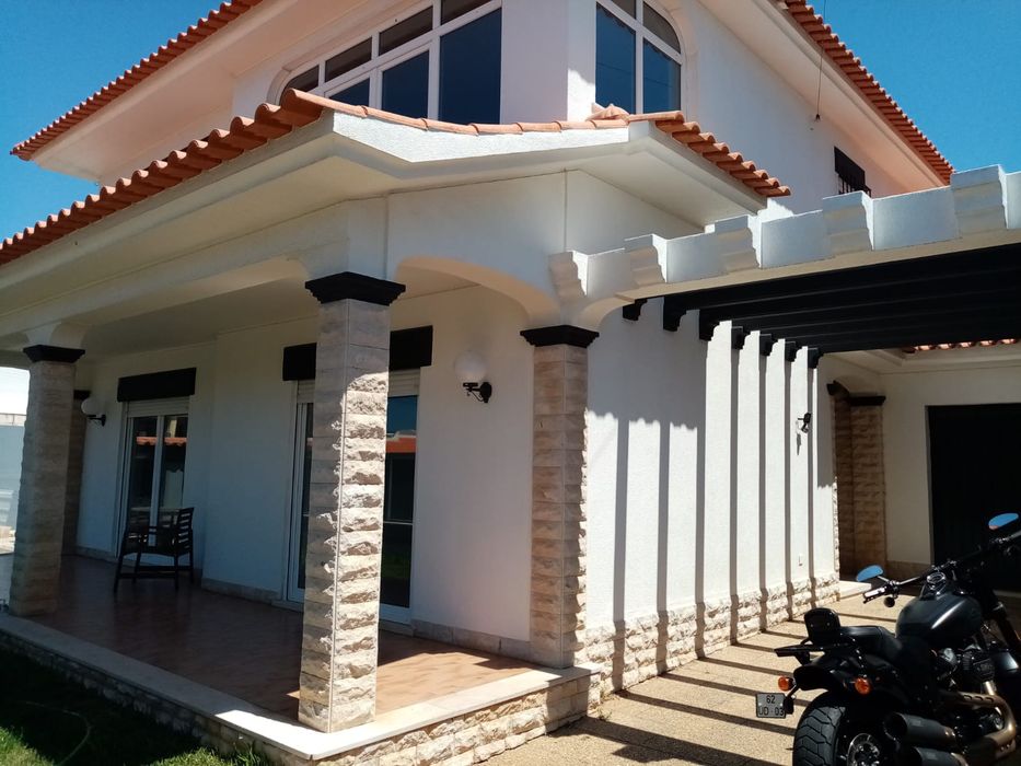 Moradia T-4 Piscina/ Ginásio