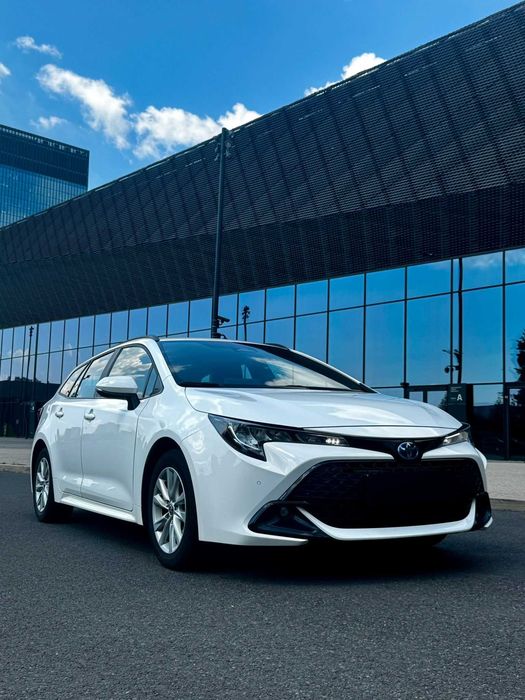 Wynajem samochodów Toyota Corolla Hybryda 2025|Wypożyczalnia Click&Car Zabrze