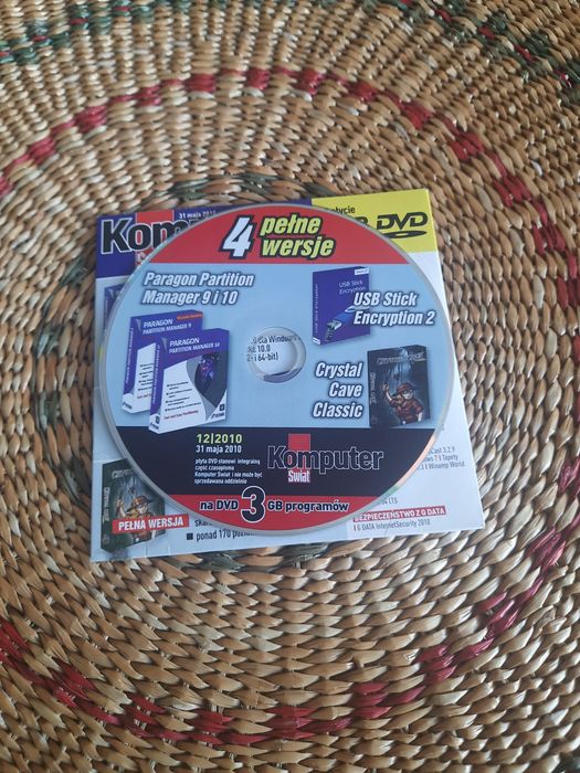 Komputer Świat 12/2010 + DVD 3GB programów