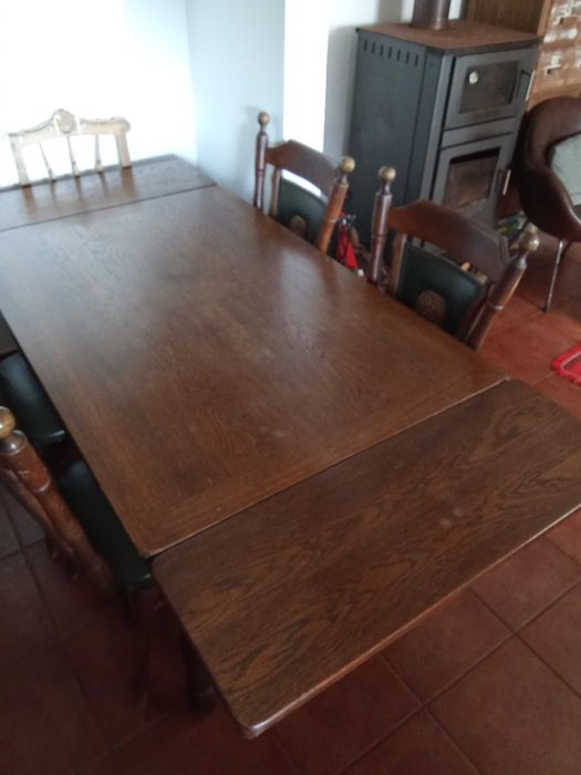 Mesa de jantar com 4 cadeiras