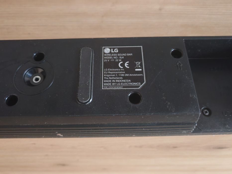 Soundbar LG SJ4 (2.1, 300 W RMS)