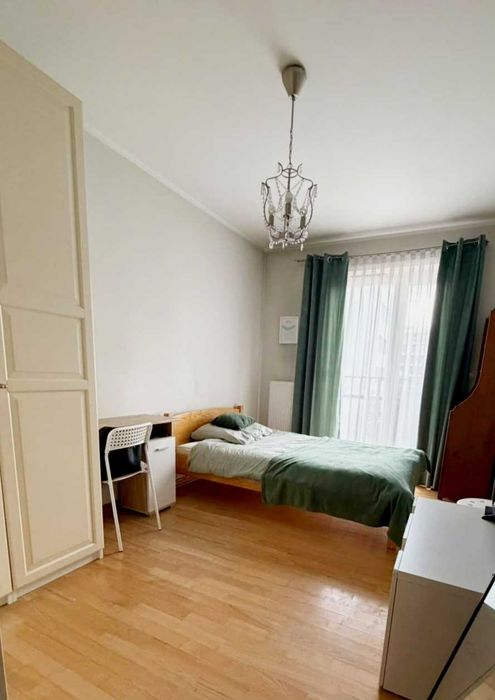 Pokój z balkonem, na strzeżonym osiedlu , dla osoby pracującej
