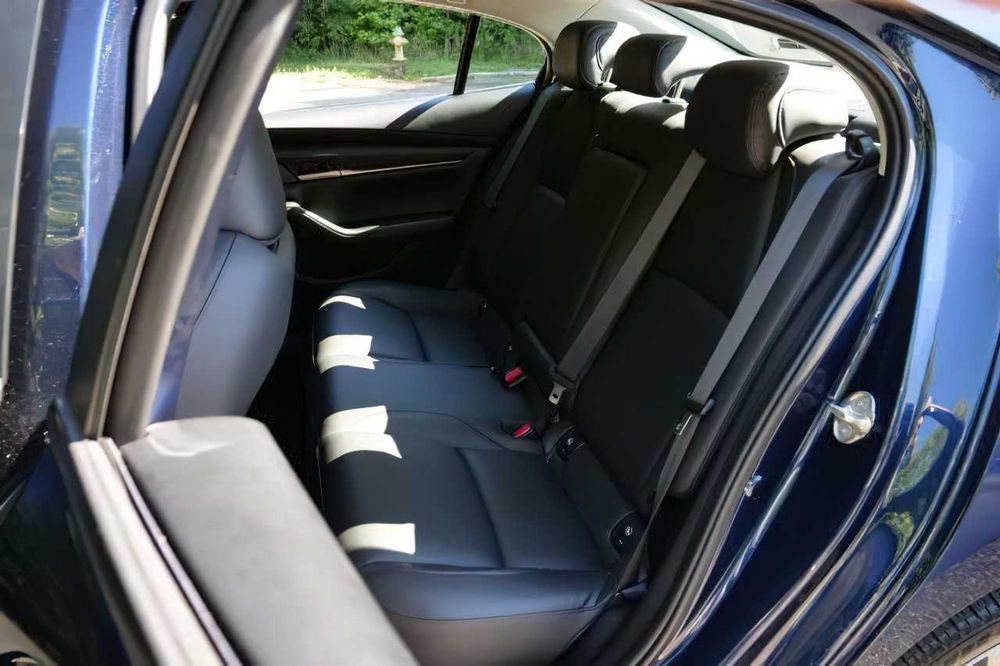 Mazda 3      2021