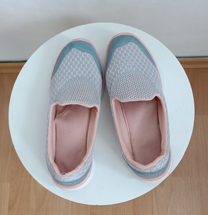Wsuwane, wygodne buty damskie rozmiar 39marki Venice.