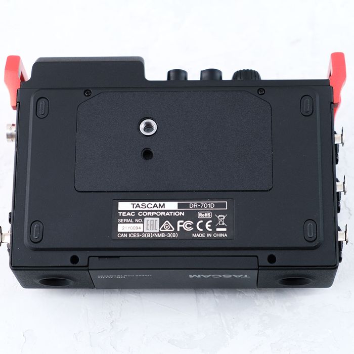 Аудіорекрдер польовий для відео Tascam DR-701D 4x канальний