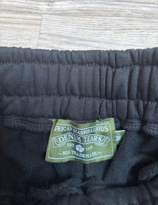 Czarne spodenki Denim Tears
