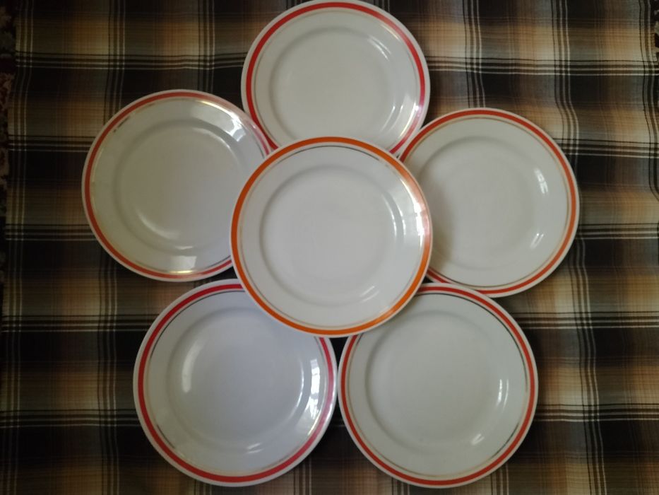 Тарелки десертные