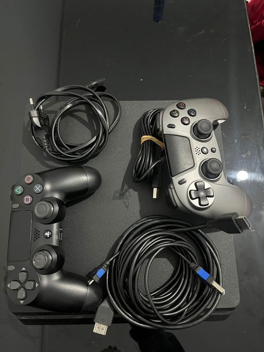 Ps4 500gb com 2 comandos