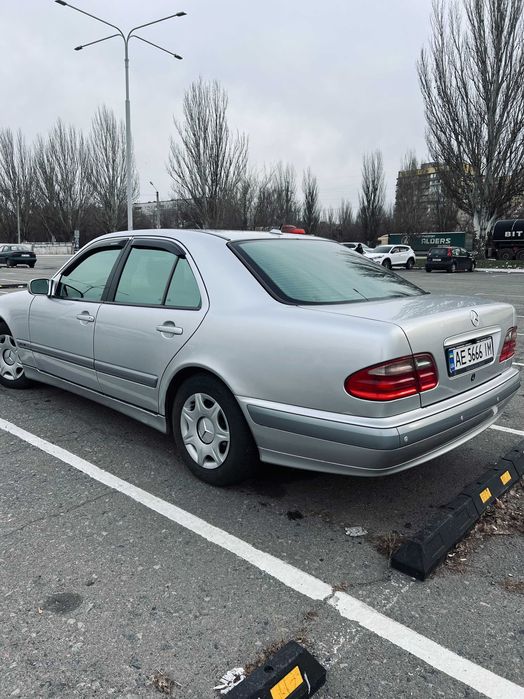 Mercedes-Benz E-class W210