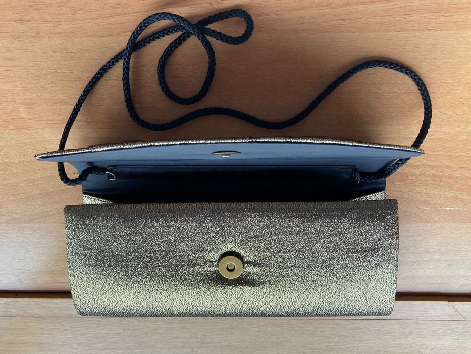 Brilha na Passagem de Ano! Clutch em tom dourado