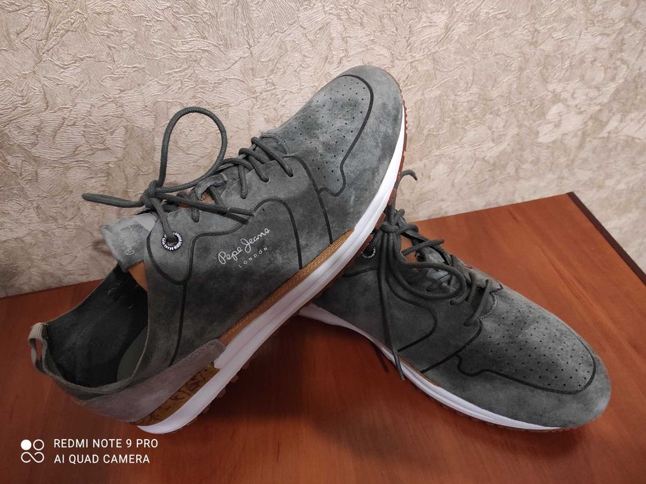 Кросівки чоловічі