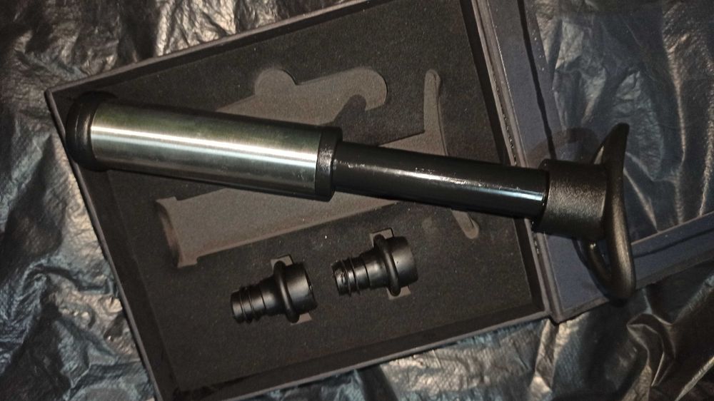 Помпа для вина Vacuum Wine Saver с 2 пробками