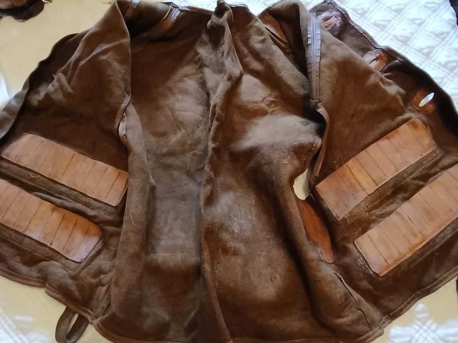 Colete de Caça antigo em pele e cartucheira