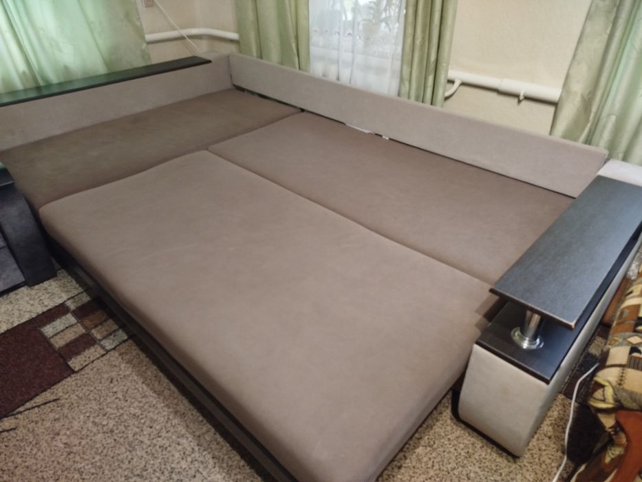 Диван   уголок .