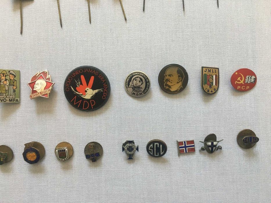 139 Pins e Crachás [lote]