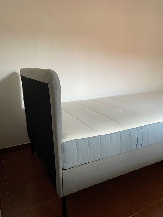 Cama de solteiro com colchão e estrado