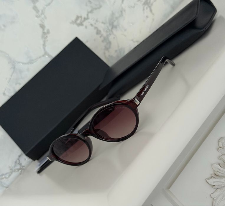 Солнцезащитные очки Saint Laurent тренд 2026 полный комплект