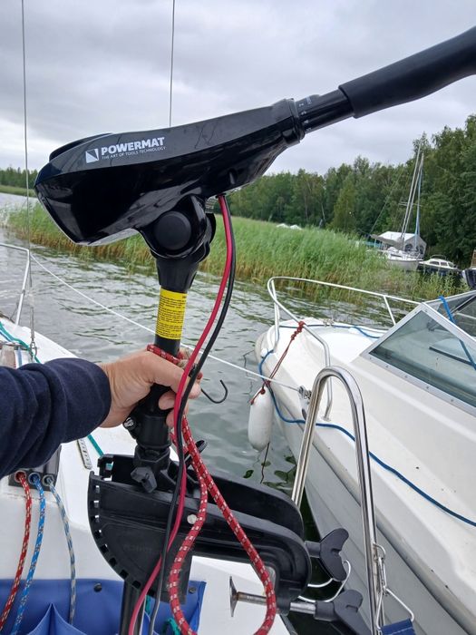 Silnik zaburtowy elektryczny